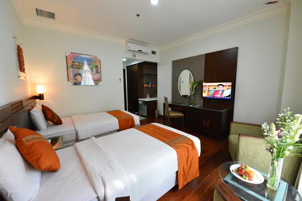 Amazing Kutaradja Hotel Jakarta Room photo