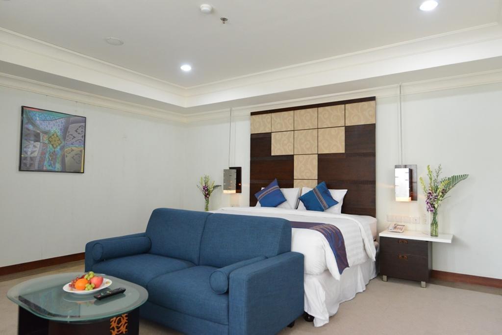 Amazing Kutaradja Hotel Jakarta Room photo